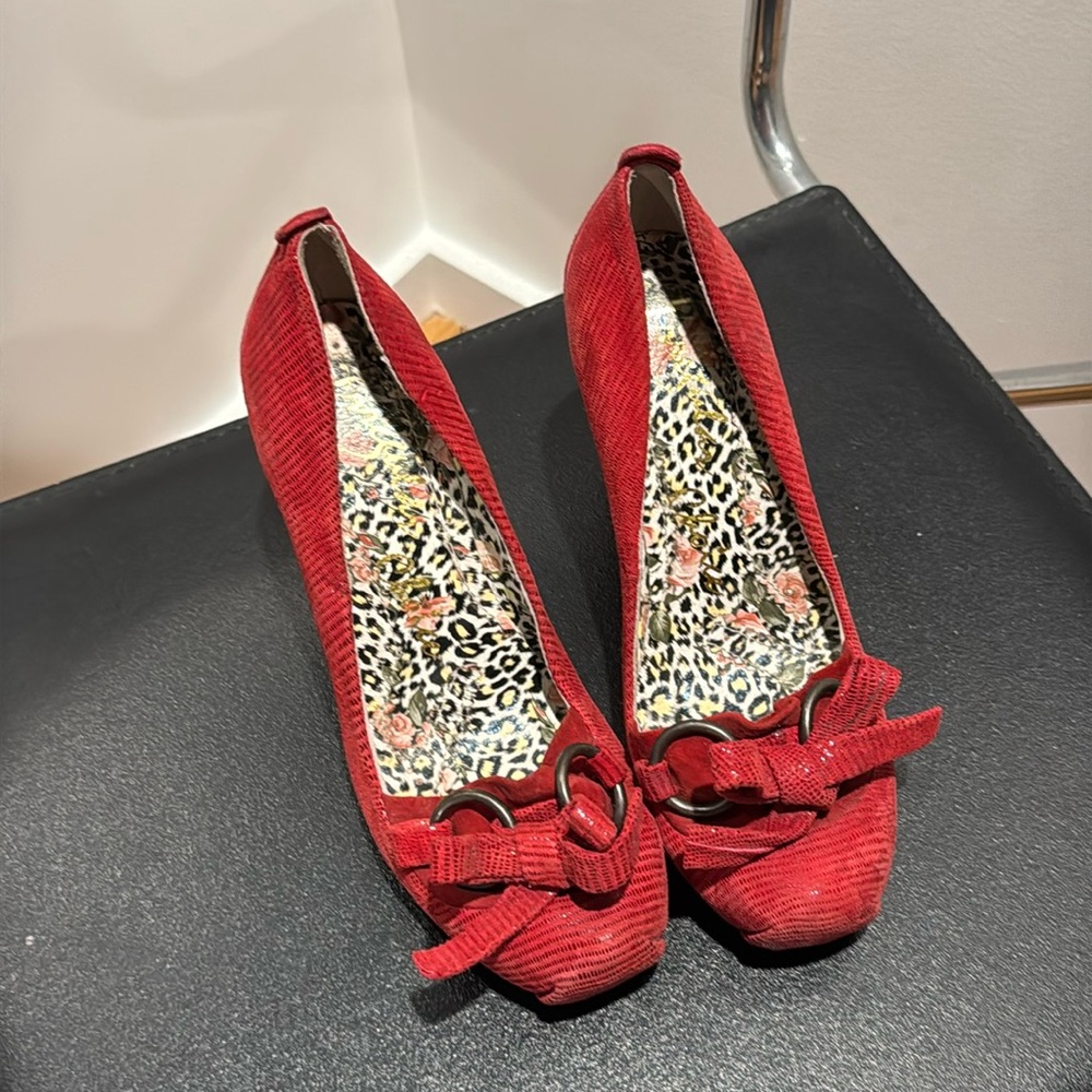 NWOT Never Worn Irregular Choice Red Bow Heels sz36 / 6